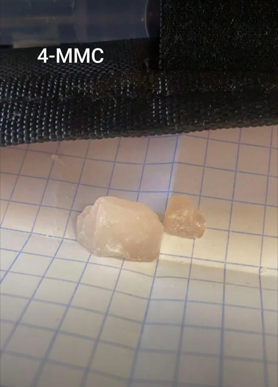 4-MMC crystals — Fragments cristallins translucides/blancs vendus sous la forme de «méphédrone pure»